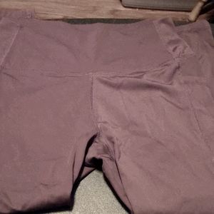 Plum Pocket Light n Tight Hi-Rise Capri 20"